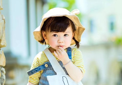 女儿头发短也能拥有百变扎发 女幼童日常可爱短发扎法妈妈必会