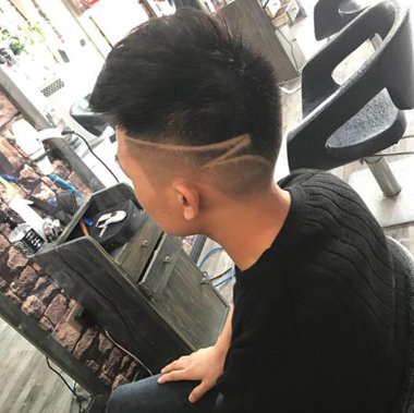 男生z字母刀疤头发型 学校男生刀疤头发型