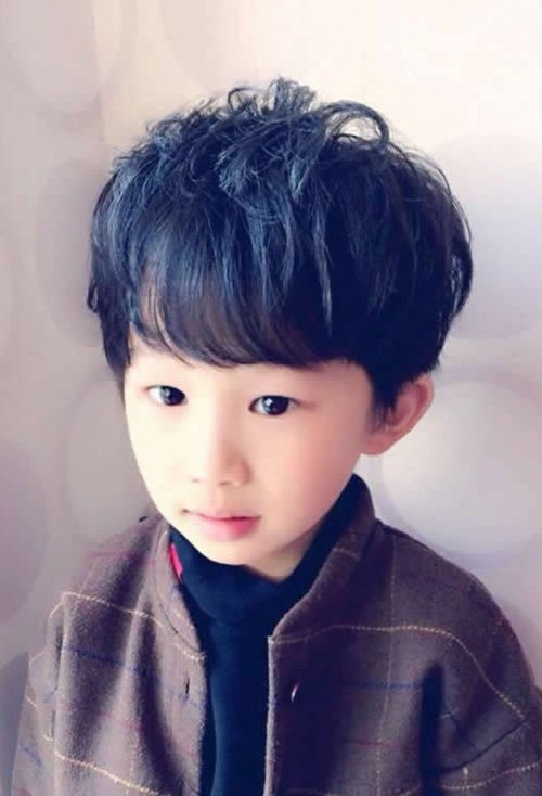 小男孩都有什么的发型 活泼可爱的孩子短头发呈现