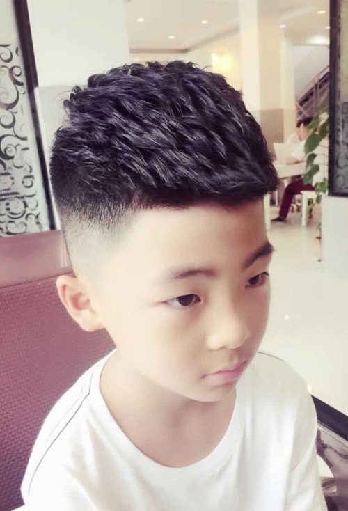小男孩都有什么的发型 活泼可爱的孩子短头发呈现