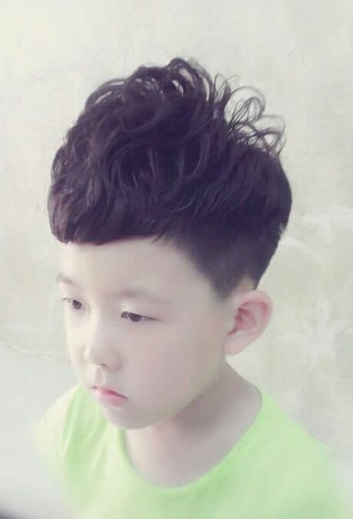 小男孩都有什么的发型 活泼可爱的孩子短头发呈现
