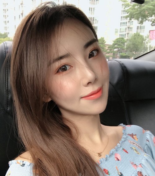 21年女生还流行拉直发吗？当然！过了30岁梳无刘海直发超气质