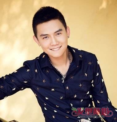 圆寸留大背头过渡期 男士长圆寸发型图片