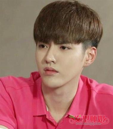男生锅盖头v字发型侧面 精神男士短发盖头