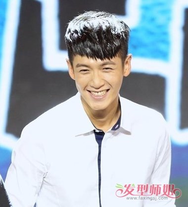 男生锅盖头v字发型侧面 精神男士短发盖头