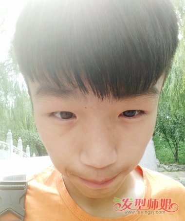 男生锅盖头v字发型侧面 精神男士短发盖头