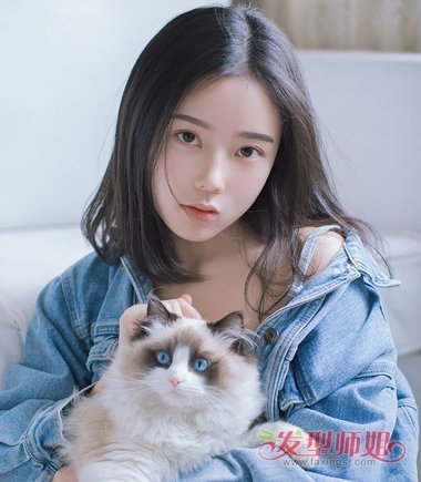 没有男生不爱大眼萌齐肩发女孩 傲娇女子双眼皮发型偏爱齐肩发