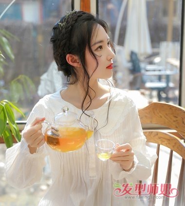 扎出漂亮的盘发发型 中长发漂亮简单盘发步骤