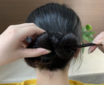 长发女生怎么用簪子盘发髻 女生日常简单复古发簪盘发图解教程