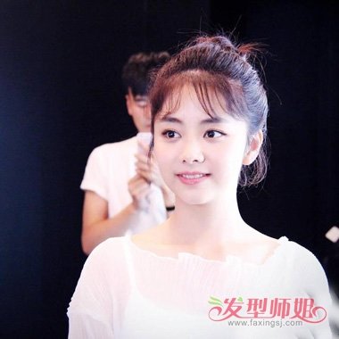 鹅蛋脸女生修剪空气刘海 扎丸子头需要注意哪些问题