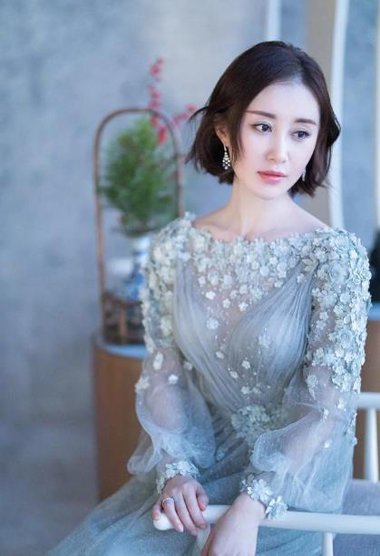脸大脖子短适合什么发型 大圆脸脖子短适合的发型